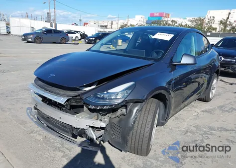 2022 Tesla Model Y Long Range Dual Motor All-Wheel Drive z USA, uszkodzony, nr VIN 7SAYGDEE8NF341622